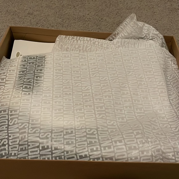 STEVE MADDEN!! BRAND NEW NEVER BEEN WORN BEFORE TEASER WHITE PATENT HEEL BOOTS - Picture 12 of 13